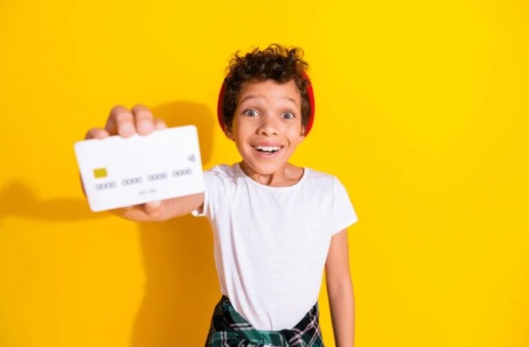 Free Child Bank Account With Debit Card In UK For Kids Under 18s