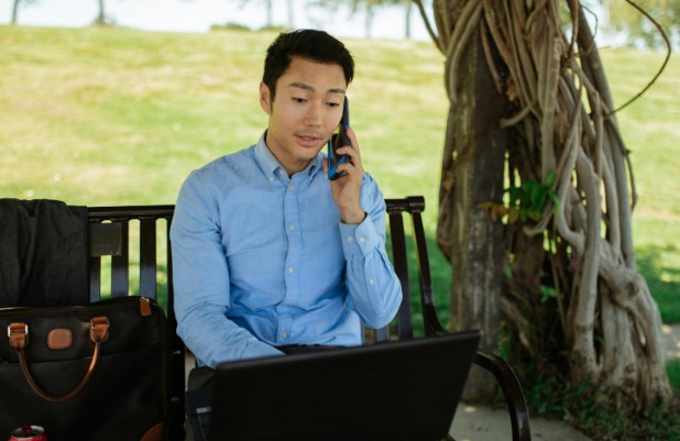How can I avoid rambling in a phone interview?