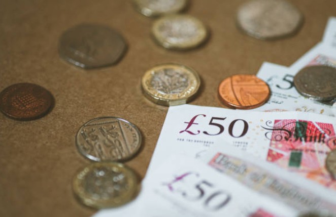 What are the official UK minimum wage rates 2025