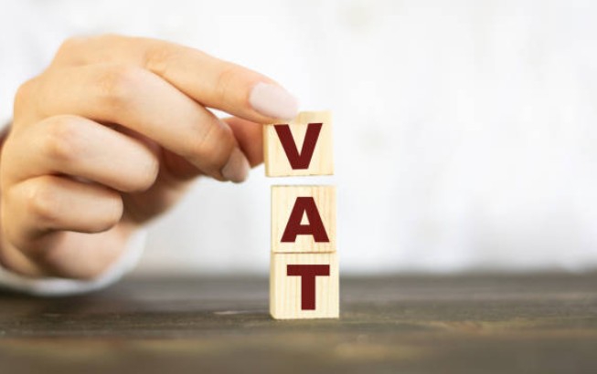 How do I avoid going over the VAT threshold