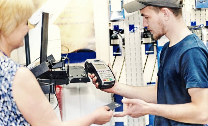 Which physical machine features actually matter for a budget reader