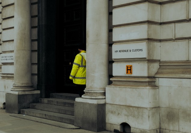 Who needs to tell HMRC about dividend tax